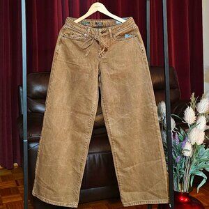 LOW-RISE BAGGY JEANS